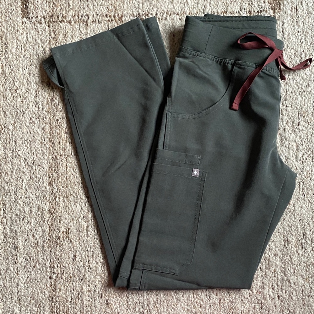 Figs Women’s MOSS green medical scrub pants